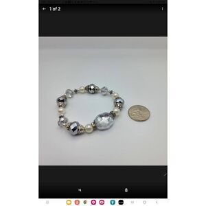 V Glass Stretch Pearl Bracelet